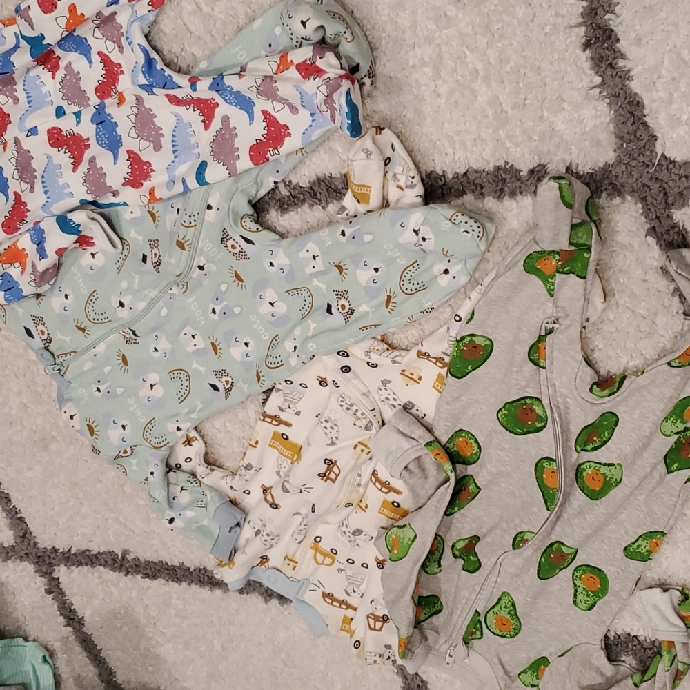 4 pairs of pajamas